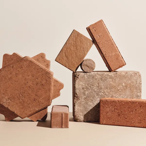 TEMA Farger til uterommet, Belegningsstein, herregårdstein, herregård belegningsstein, arena, munkestein, heller, betongheller, mur, støttemur, betongmur, hagemur,