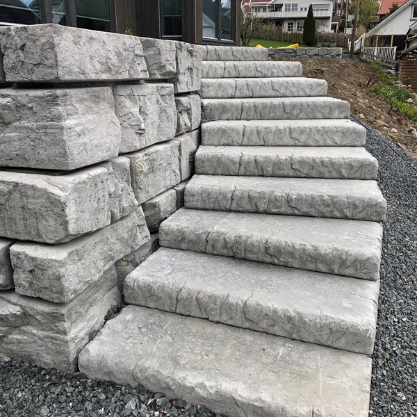 Verti-Block Bolig og forretningsområde, grå støttemur, støttemur, mur, hagemur, betongmur, betongvegg